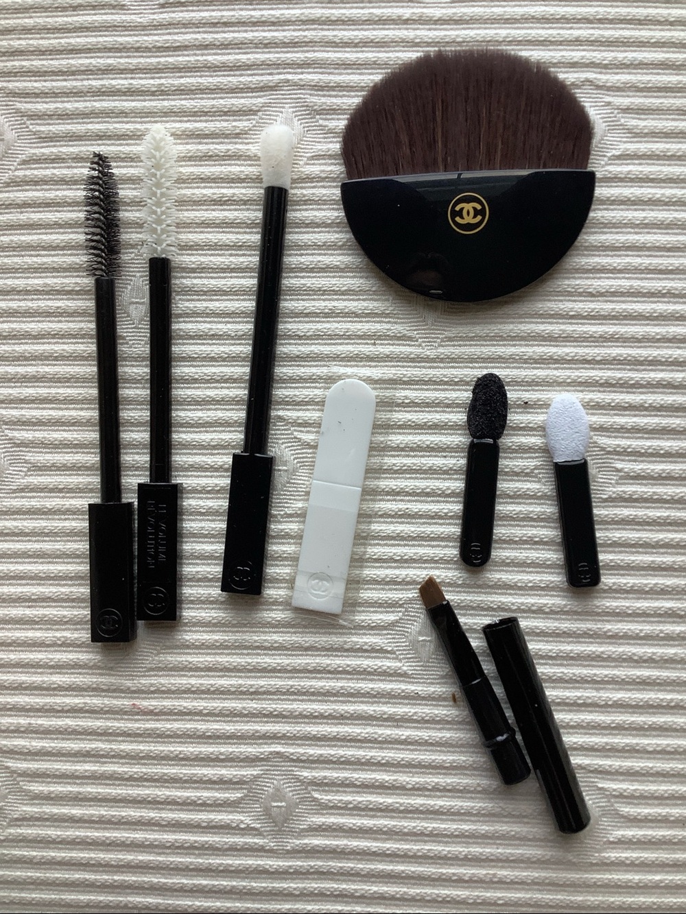 Chanel 8 pcs Mini Makeup Brush Set